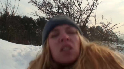 MILF stars: Mieze fickt und lutscht im schnee