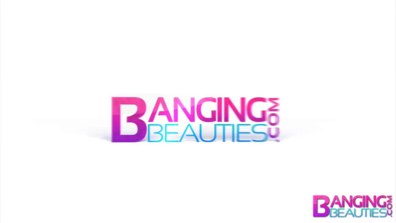 Banging Beauties: बड़े स्तन वाली Holly Michaels की जोरदार गांड चुदाई