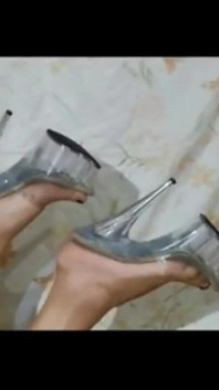 Nackt, beine und high heels pisen