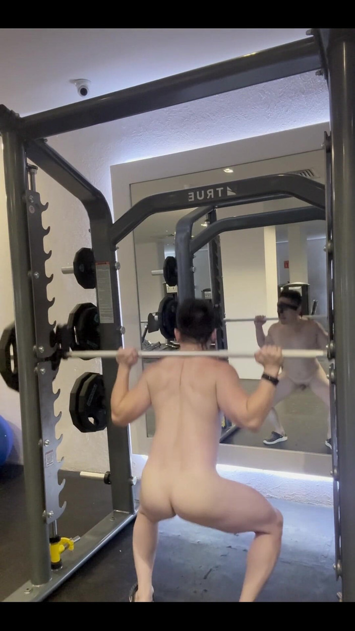 barenakedboy: Squats in the Gym