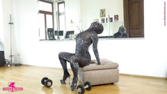 Fem Latex: Sportübungen in latex und zentai