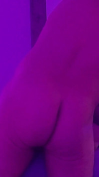 Damon fa un massaggio tant grigio a julia sky