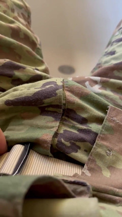 Gay Soldier Stuff: První chcací video! Sledujte, jak armádní specialista dostane do vany...