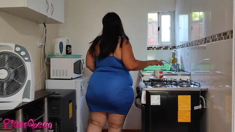 Riderqueen: Grandota es abordado por su hijastro en la cocina - tocar