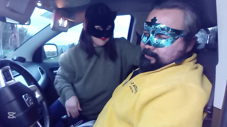 Mois Fantasys: 차에서 때리는 얼굴