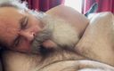 FuzzyBeardBoy: Papi barbudo chupa polla de un osito