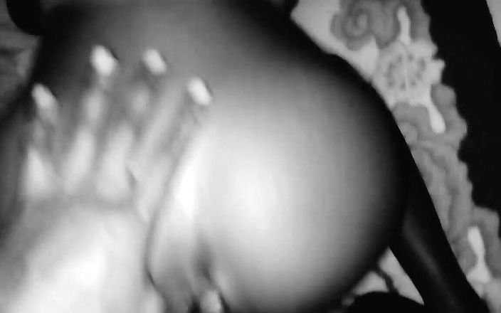 Fucker: Une belle fille de 18 ans laisse un black éjaculer sur son...