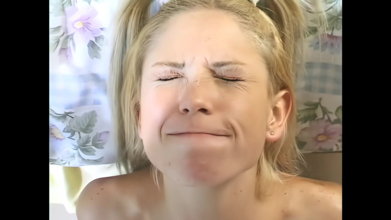 The BronX: 一个荡妇用两根鸡巴