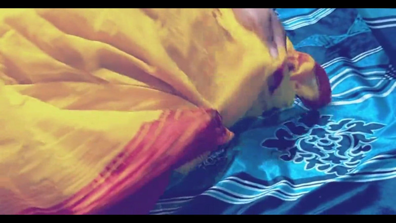 Renuka Porn 24: Indianka ubrana w sari