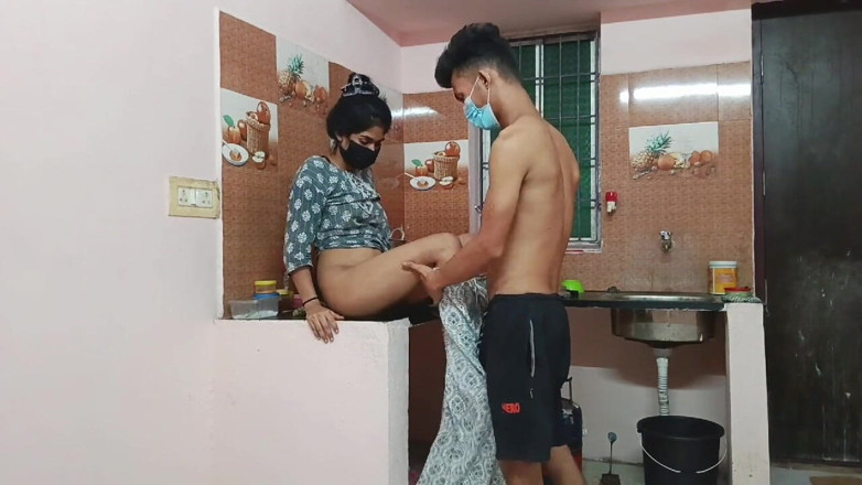 Tip_top_mall: Encuentro a mi hermanastra cachonda en la cocina