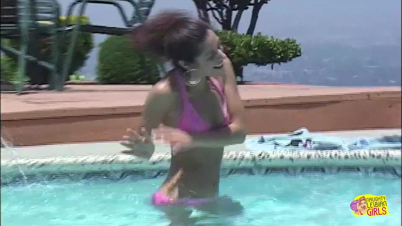 Naughty Lesbian Girls: Aksi hot lesbian bareng dua lesbian yang saling jilat memek...