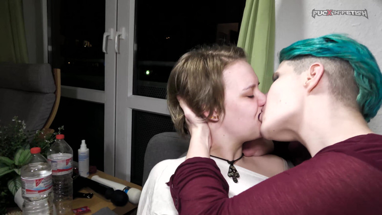 Fuck n Fetish: I make her kiss me