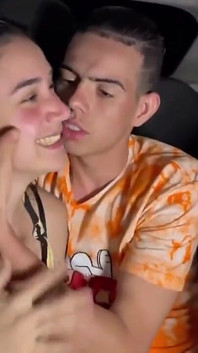 เย็ดกันในรถอูเบอร์