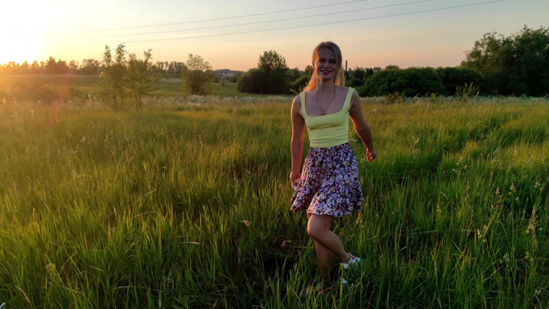 S-Wife Katy: Big Cumshot at Sunset for Cutie S-wife Katy.