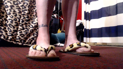 Abby Anna: Toe wiggling flip flops