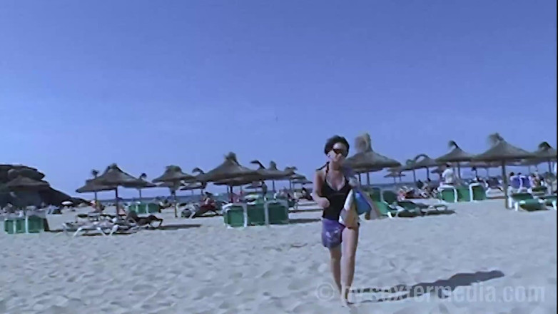 Beachbitches: Blonde Titty Mouse Naked in Mallorca