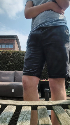 Legging wetting boy: Merokok dan basah