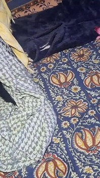 Mama mea vitregă îmi atinge pula pentru a-i face pizda umedă.