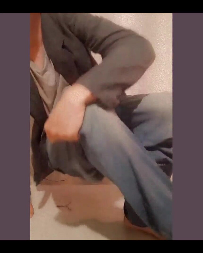 Juliaporno3: かわいくてまともでハンサムな男性が、大きな物を尻に入れて歩き、手を使わずにそれで射精するのが大好きです