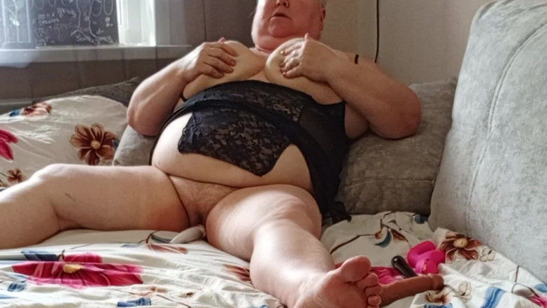 Zona901: Um vizinho com uma bunda grande, uma boceta peluda e...