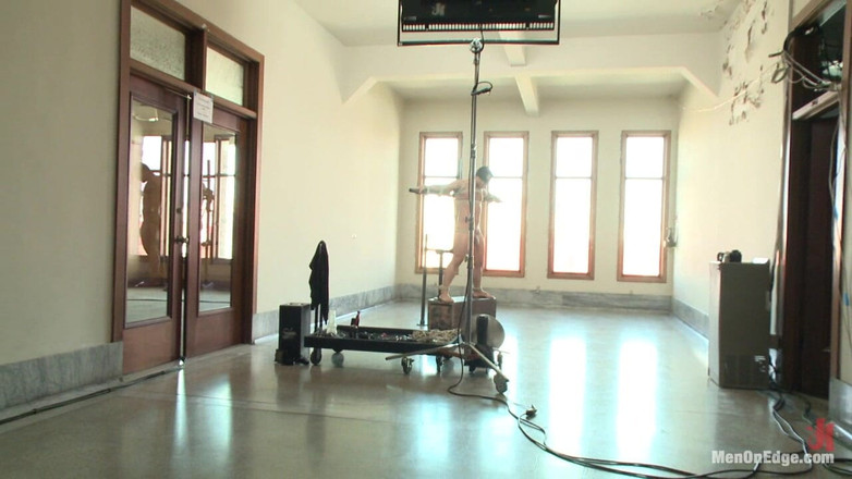 Men on Edge: Kulturysta Marcus Ruhl Edged po raz pierwszy