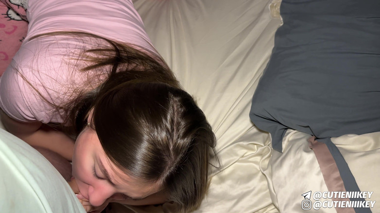 niiikey: Маленьку зведену сестру з великими цицьками жорстко трахають