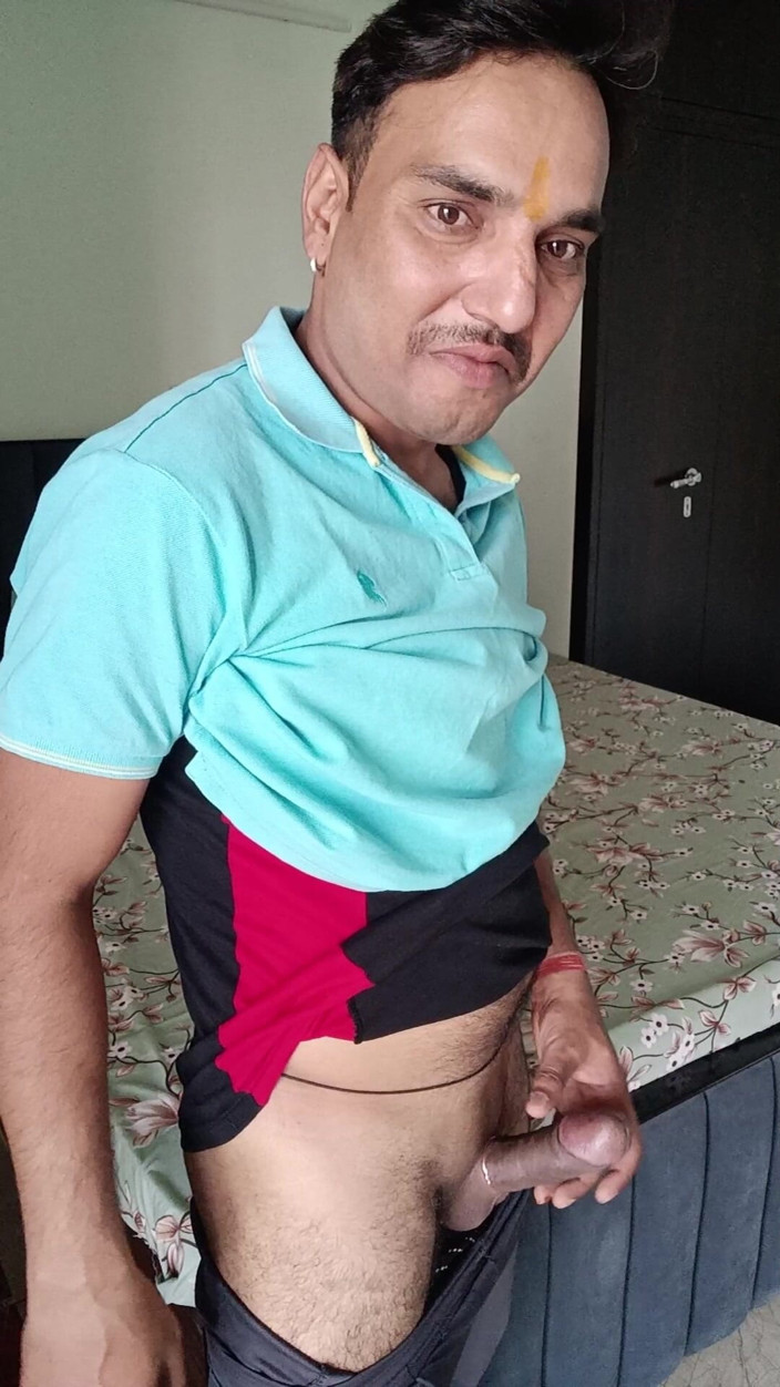 Rajasthani-old-lover: Lelaki desi India berkongkek dan mandi kasut dan melancap