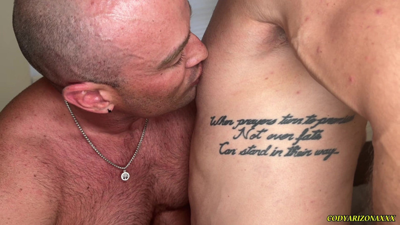 Cody Arizona - Gay: Chơi núm vú và con cu giữa Cody Arizona và...