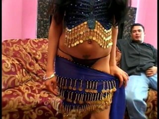 Indian Goddesses: 华丽的印度婊子让她的阴户被壮男深深插入