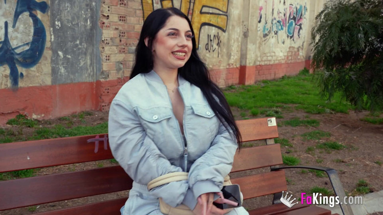 FAKings: We verwelkomen Roma Amor bij porno met een ruige neukpartij!
