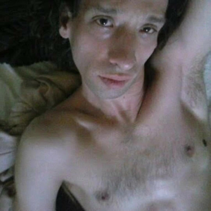LilTaste: Início da auto-fotografia nua (2011-2019)