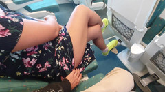 ExpressiaGirl: 私は電車の中で隣人を愛撫し、セクシーな十代の角質と危険な公共のオナニーと手コキをしました