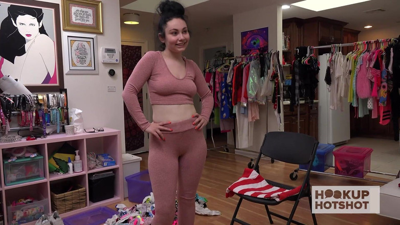 HookUp HotShot-BTS: Bts - die brünette lena Lux ist geil auf bryan Gozzlings...