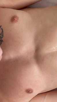 Um colega de viagem em um táxi me masturbava e me convidou para seu lugar para um fim de semana de sexo apaixonado