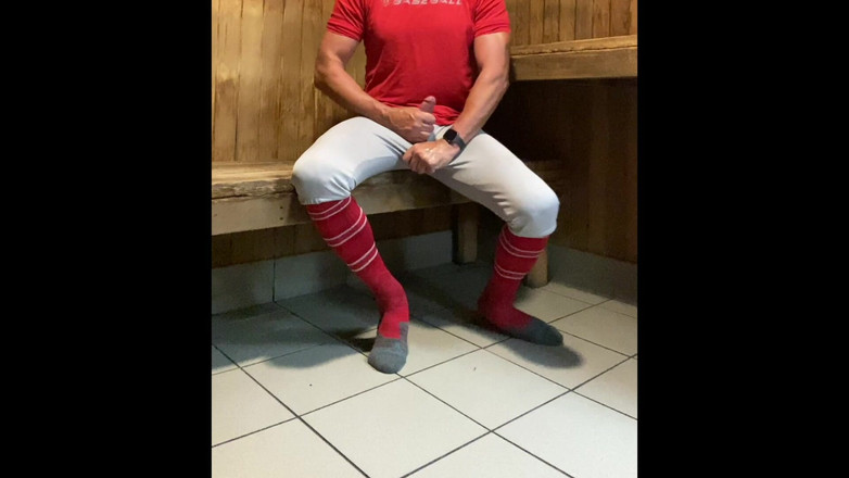 JockDad87: Buff Dilfjockda87 在桑拿房里撸管时差点被抓到