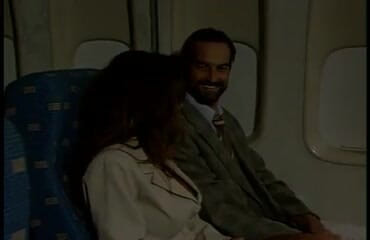 Hot Girlz: Brunetă țâțoasă șic futută în avion