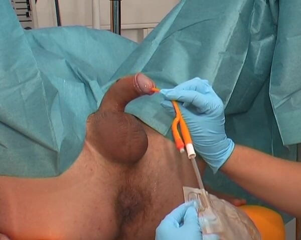 Rubber & Clinic Studio - 1ATOYS: Enfermeira em roupa de cirurgia verde
