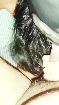 A magrinha da minha meia-irmã não queria chupar pau no início, mas ela gostou.