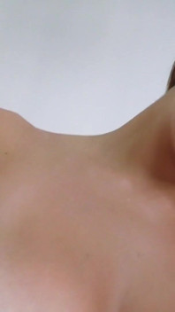 丰满的继妹让她的继兄弟操她的大奶子