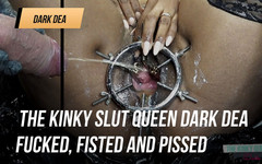 Dark Dea: Sapık sürtük kraliçe "Dark Dea" sikiliyor, yumruklanıyor ve edepsiz kremsi amına...