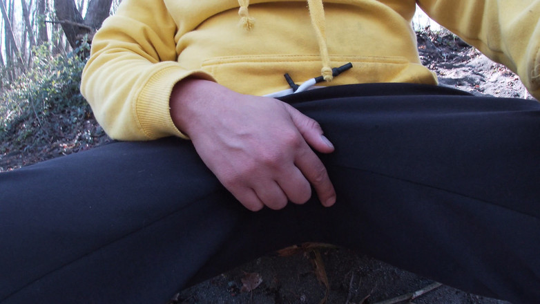 Hardnoisex: Jock en sueur se branle dans la forêt en parlant...