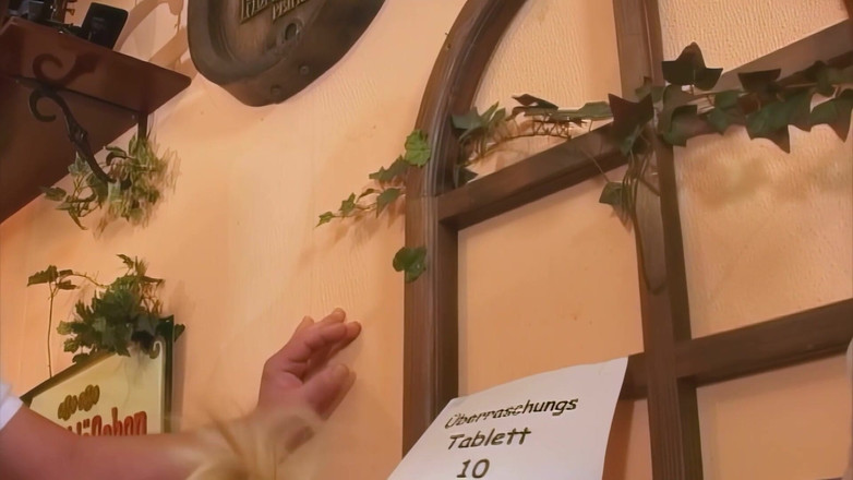 Fuck Cumshot Party: Крошка-блондинка Жестко Трахает Пальцами Мокрую Киску И Дико Сосет Член