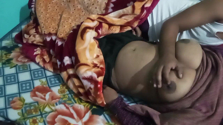 Manjushukla: Indiskt par romantisk video