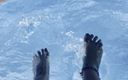 Sassy tiff: पानी में पैर