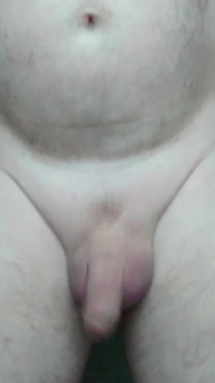 Nackt und geil im badezimmer mit der Papierrolle
