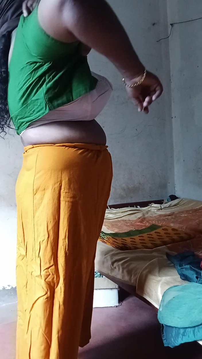 Bedroom: Puting besar dan pantat besar dalam prestasi video