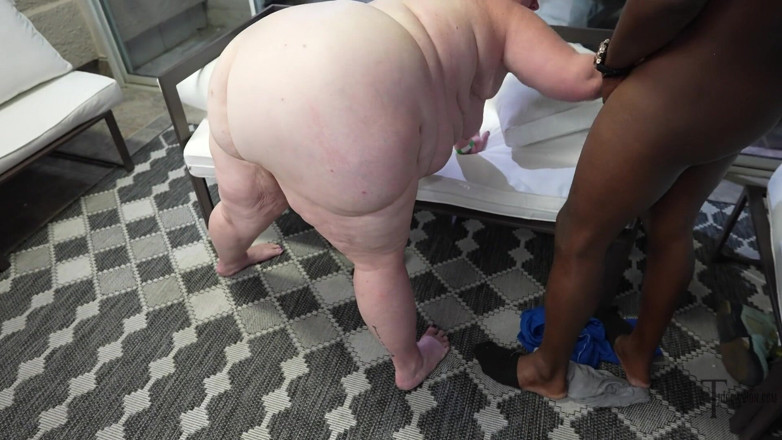 Thiccvision: 흑인 대물 자지 제이 플레이하르트를 만나는 뚱뚱한 줄리 진저