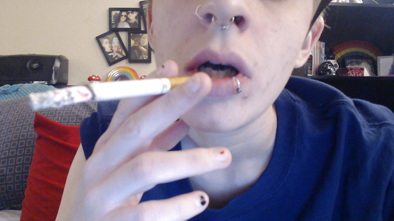 Abby Anna: Dyke thổi kèn vào mặt bạn