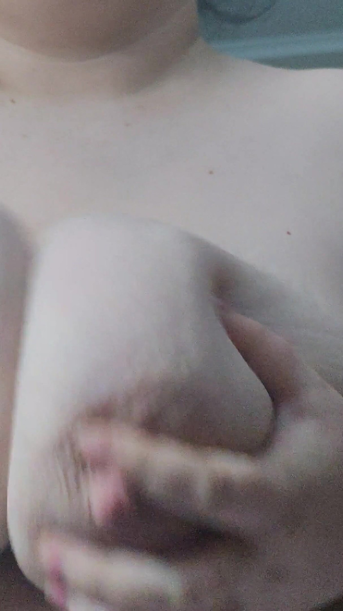 Aliceqii: Playing with My Huge Tits While I'm Soaking Wet