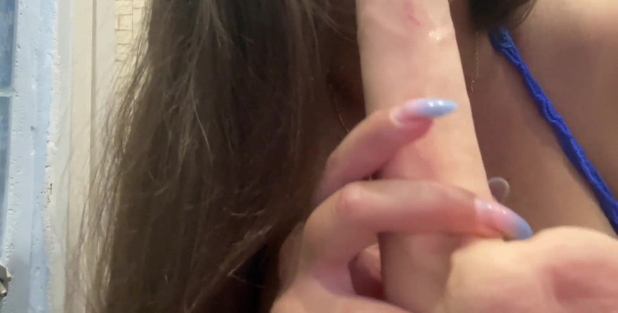 Lux Eva: Succhio il tuo cazzo succoso